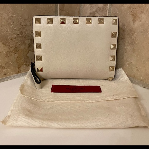 Auth Valentino Garavani Rockstud Compact Wallet - Picture 2 of 11